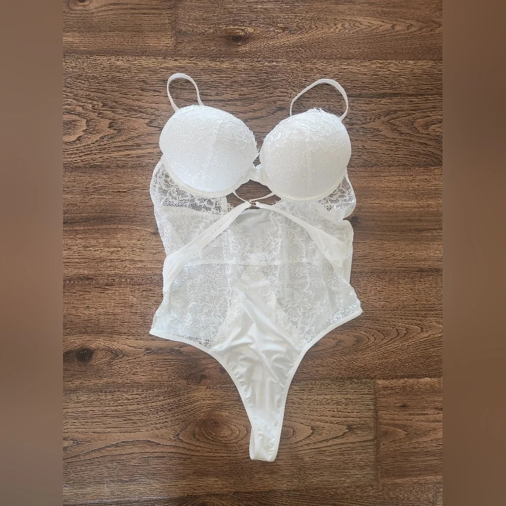 NWOT White Lace Criss Cross Teddy Bodysuit XL - Picture 1 of 6